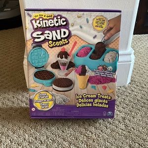 NWT- Kinetic Sand Scents - Ice Cream Treats